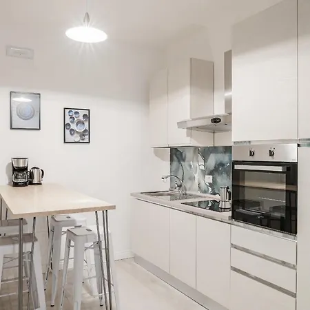 Wonderful Design Flat In Testaccio Daire *